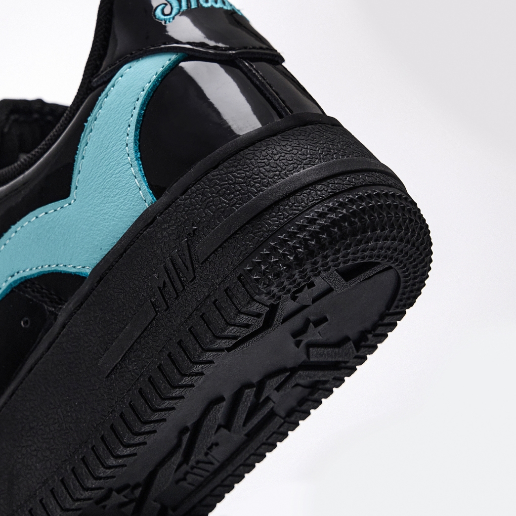 $MIV FLEXING STAR SNEAKERS