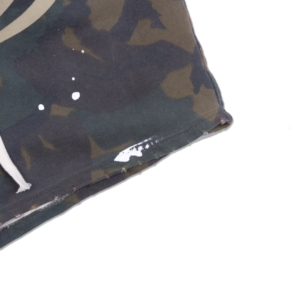 BIG LOGO SWEAT SHORTS IN CAMO