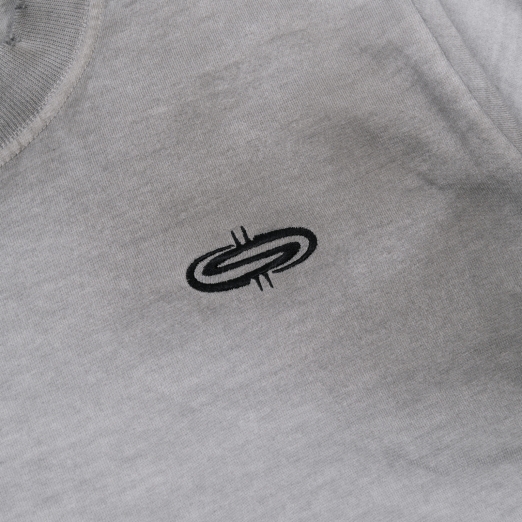 LOGO ESSENTIALS TEE IN WASHED GREY