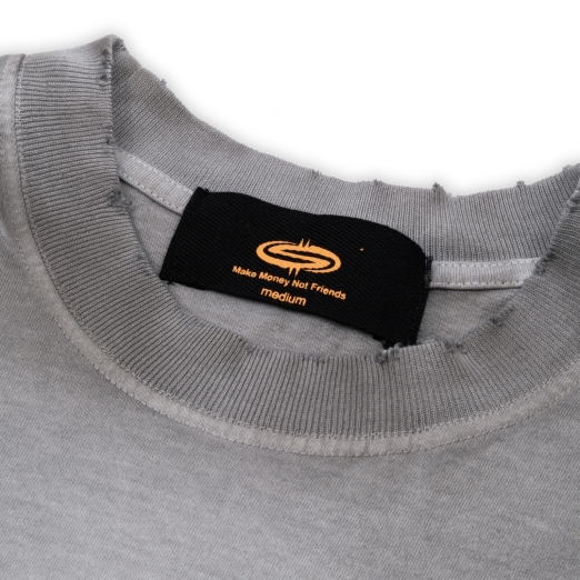 LOGO ESSENTIALS TEE IN WASHED GREY