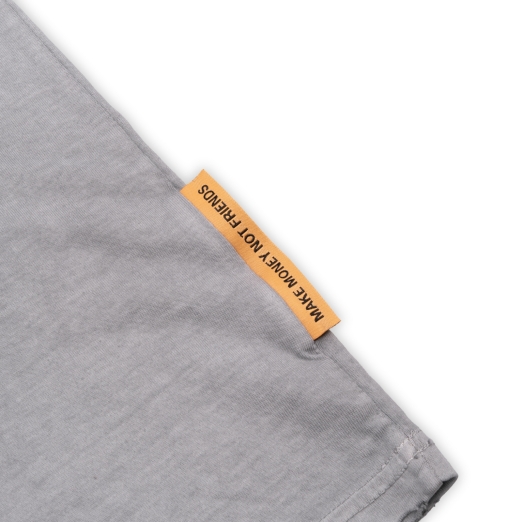LOGO ESSENTIALS TEE IN WASHED GREY