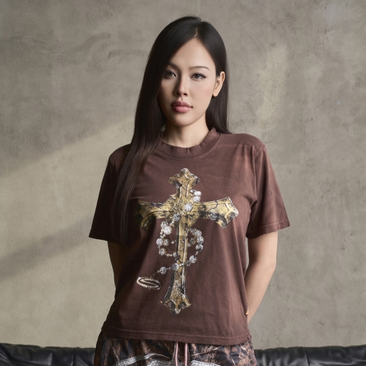 CHAIN & CROSS WASHED TEE IN BROWN