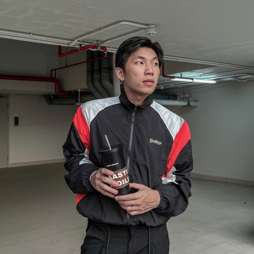 METAL LOGO WINDBREAKER NYLON JACKET IN BLACK